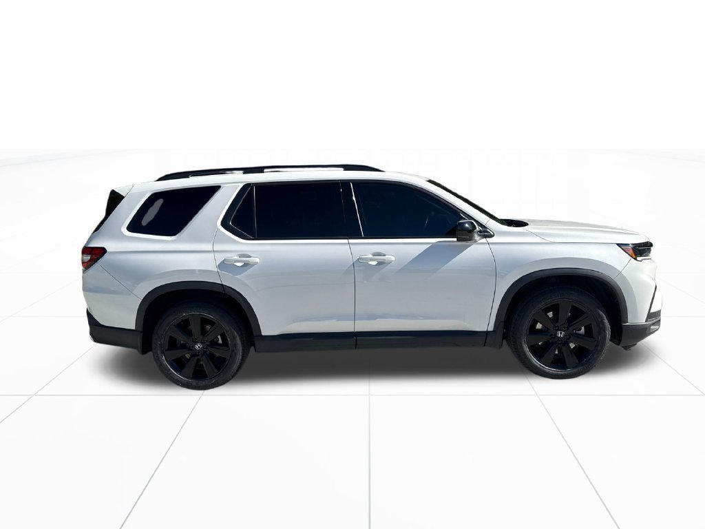 Certified 2025 Honda Pilot Black Edition image 10