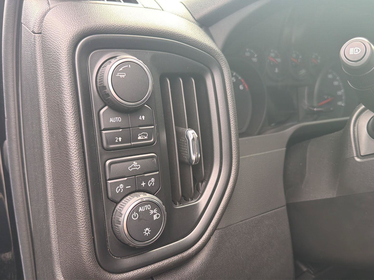 Used 2023 Chevrolet Silverado 1500 Custom w/ Rally Edition AWD/4WD image 10