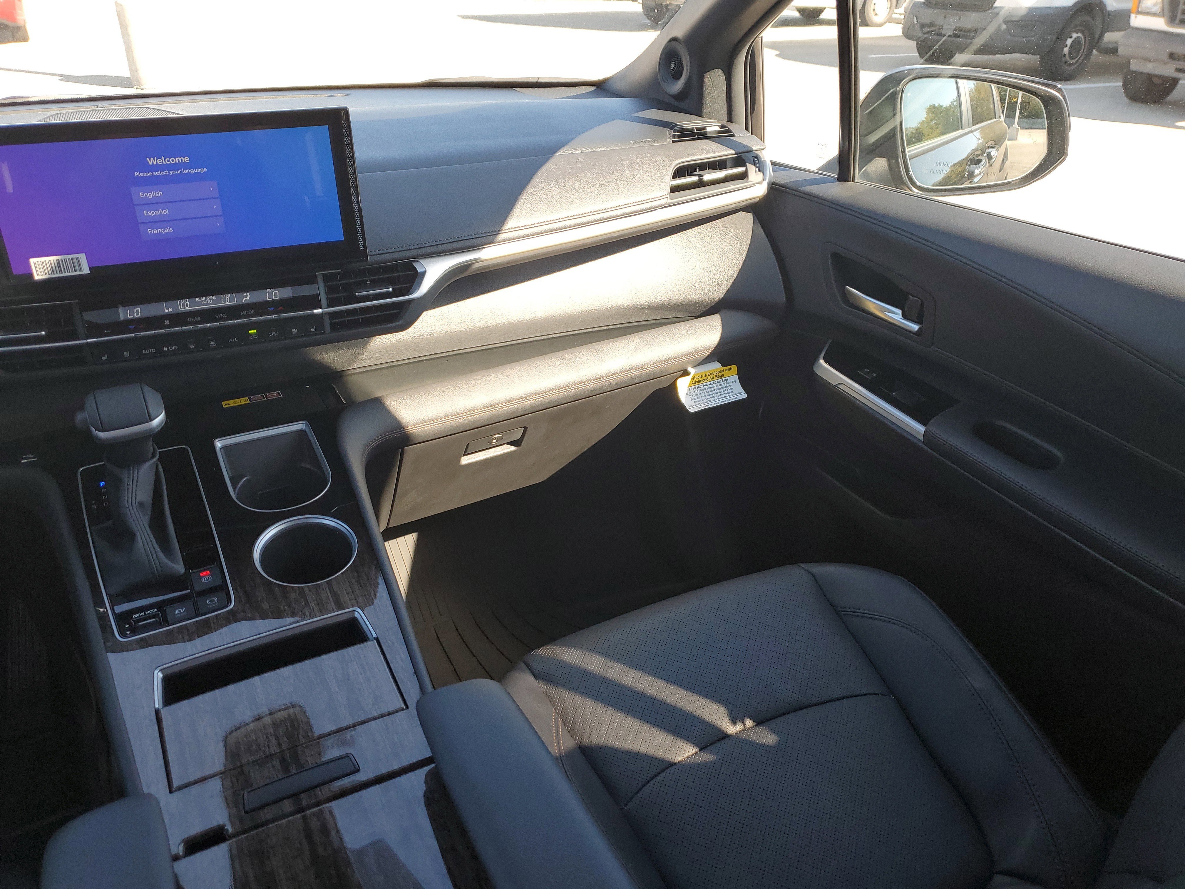 Used 2025 Toyota Sienna Limited image 17