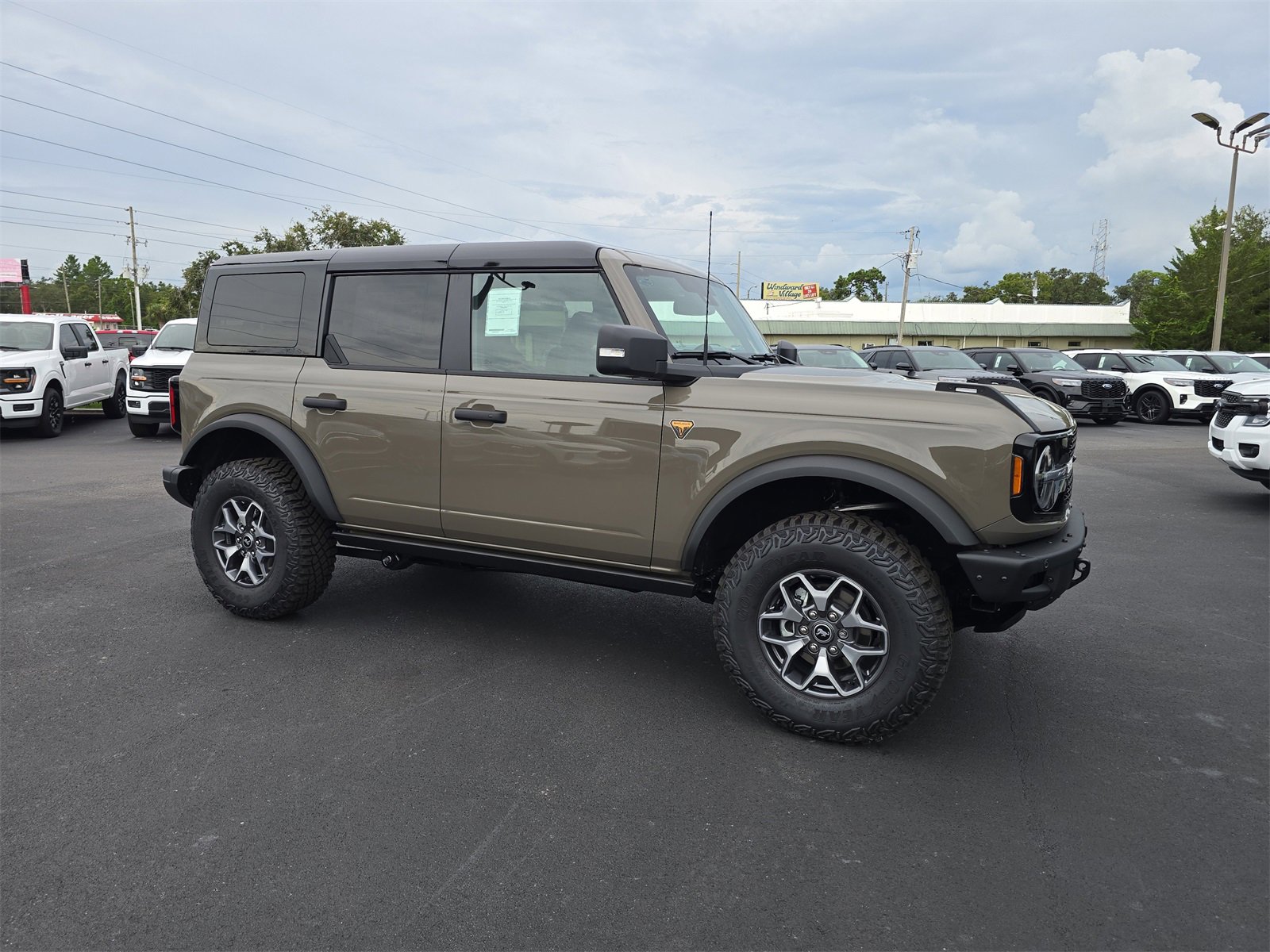 New 2025 Ford Bronco Badlands image 2