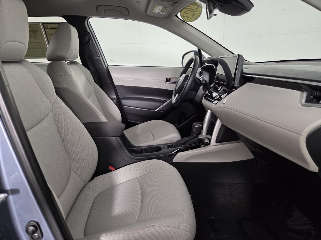 Used 2023 Toyota Corolla Cross LE FWD image 31