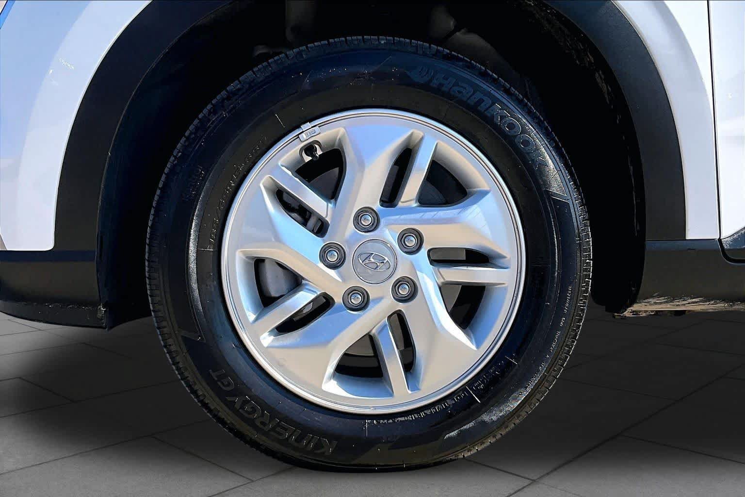 Used 2026 Hyundai Venue SE FWD image 10
