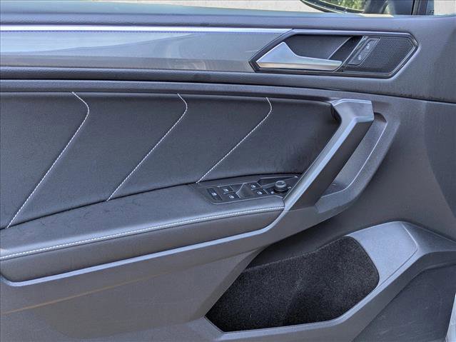 Used 2023 Volkswagen Tiguan SE R-Line image 14