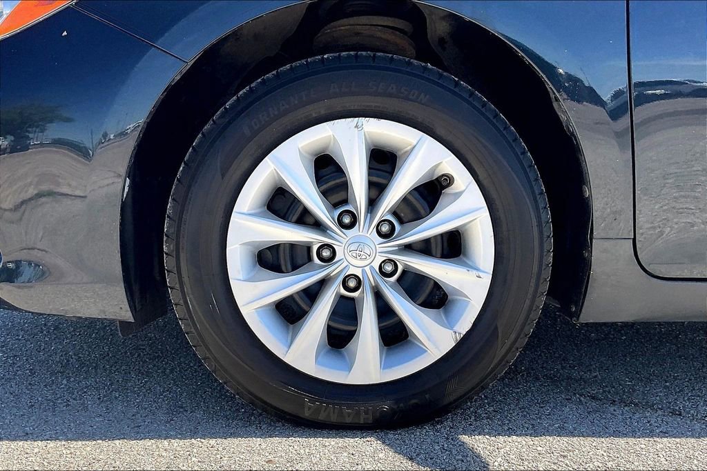 Used 2017 Toyota Camry LE FWD image 35