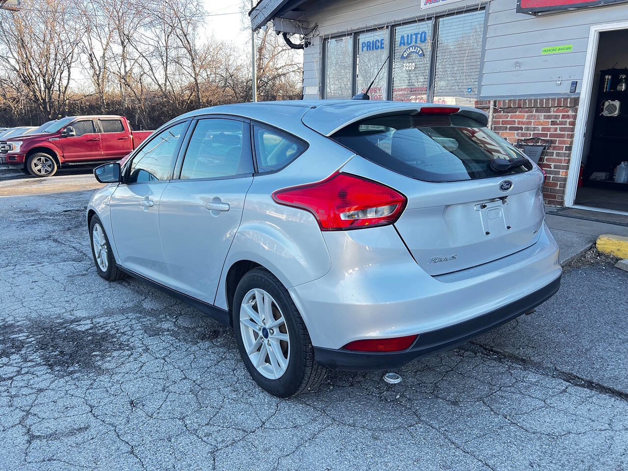 Used 2018 Ford Focus SE image 3