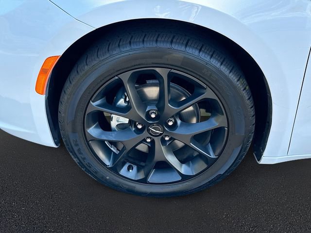 Used 2025 Chrysler Pacifica Limited image 31