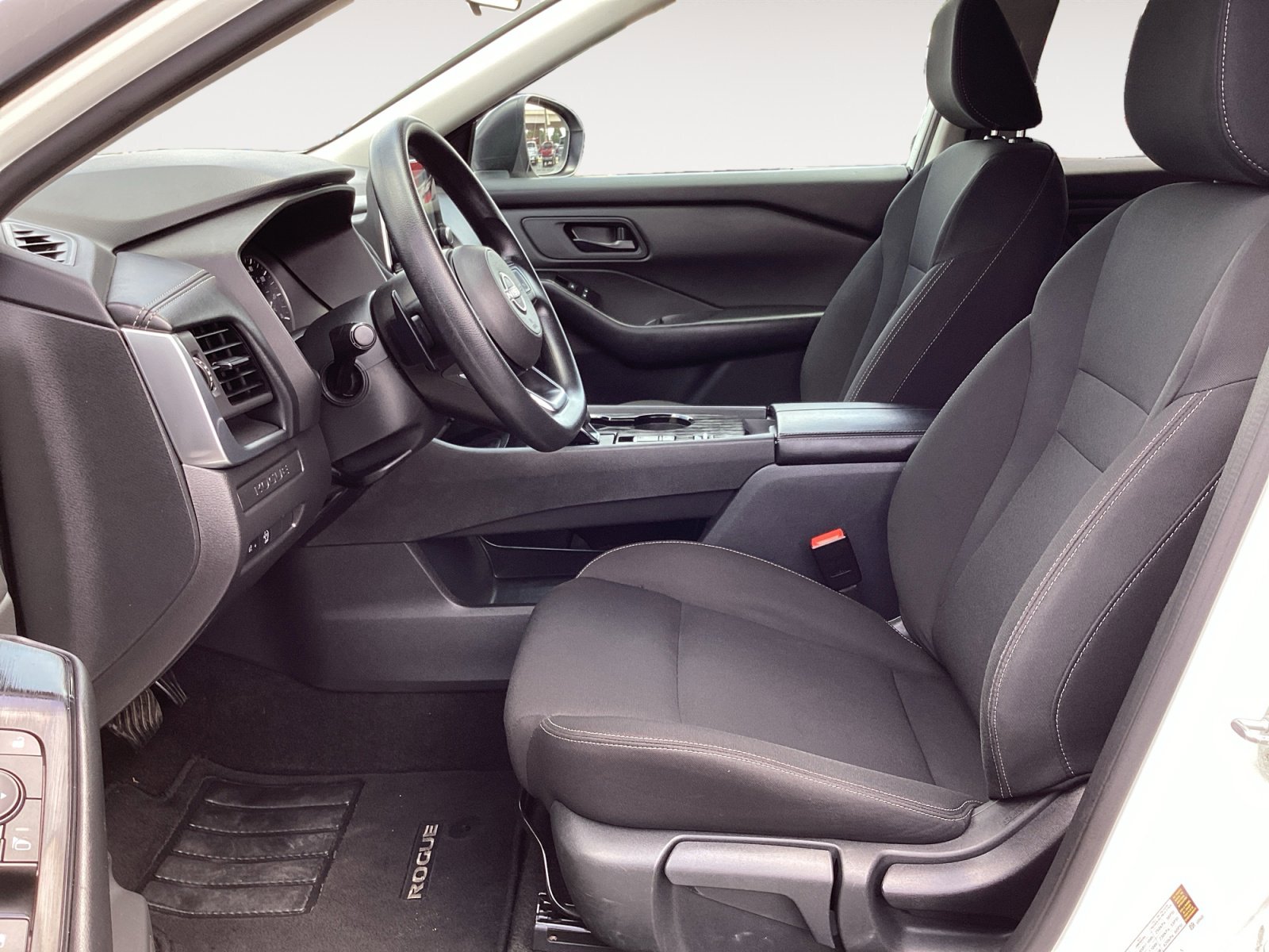 Used 2024 Nissan Rogue S FWD image 25
