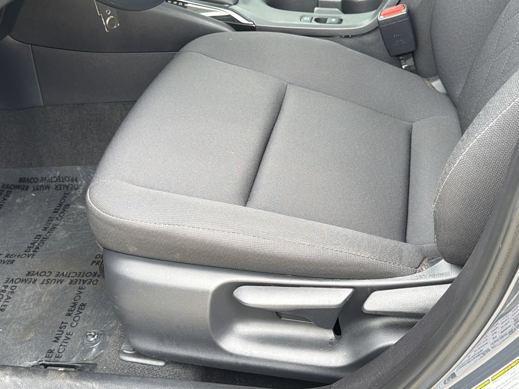 Used 2025 Toyota Corolla LE FWD image 18