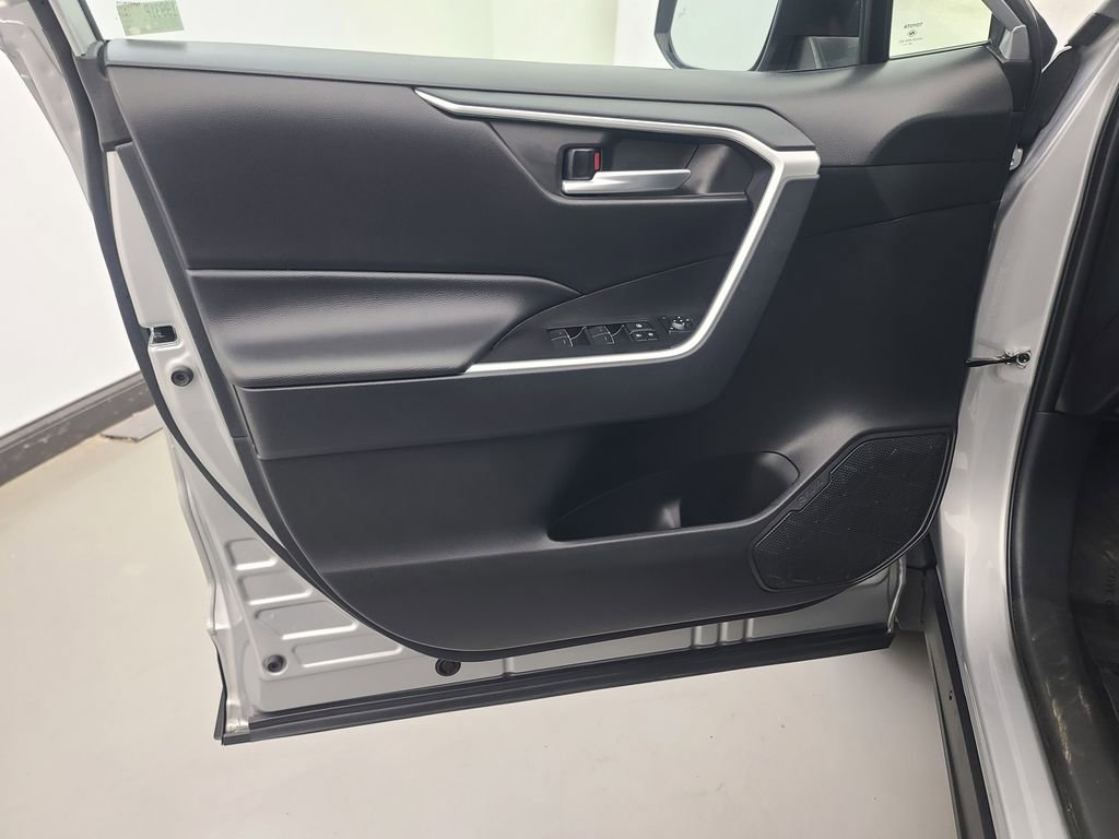 Used 2025 Toyota RAV4 XLE image 25