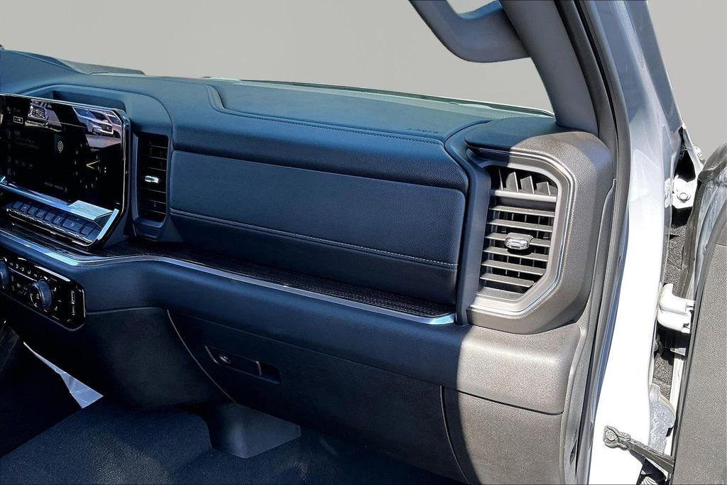 Used 2024 Chevrolet Silverado 1500 LT image 18