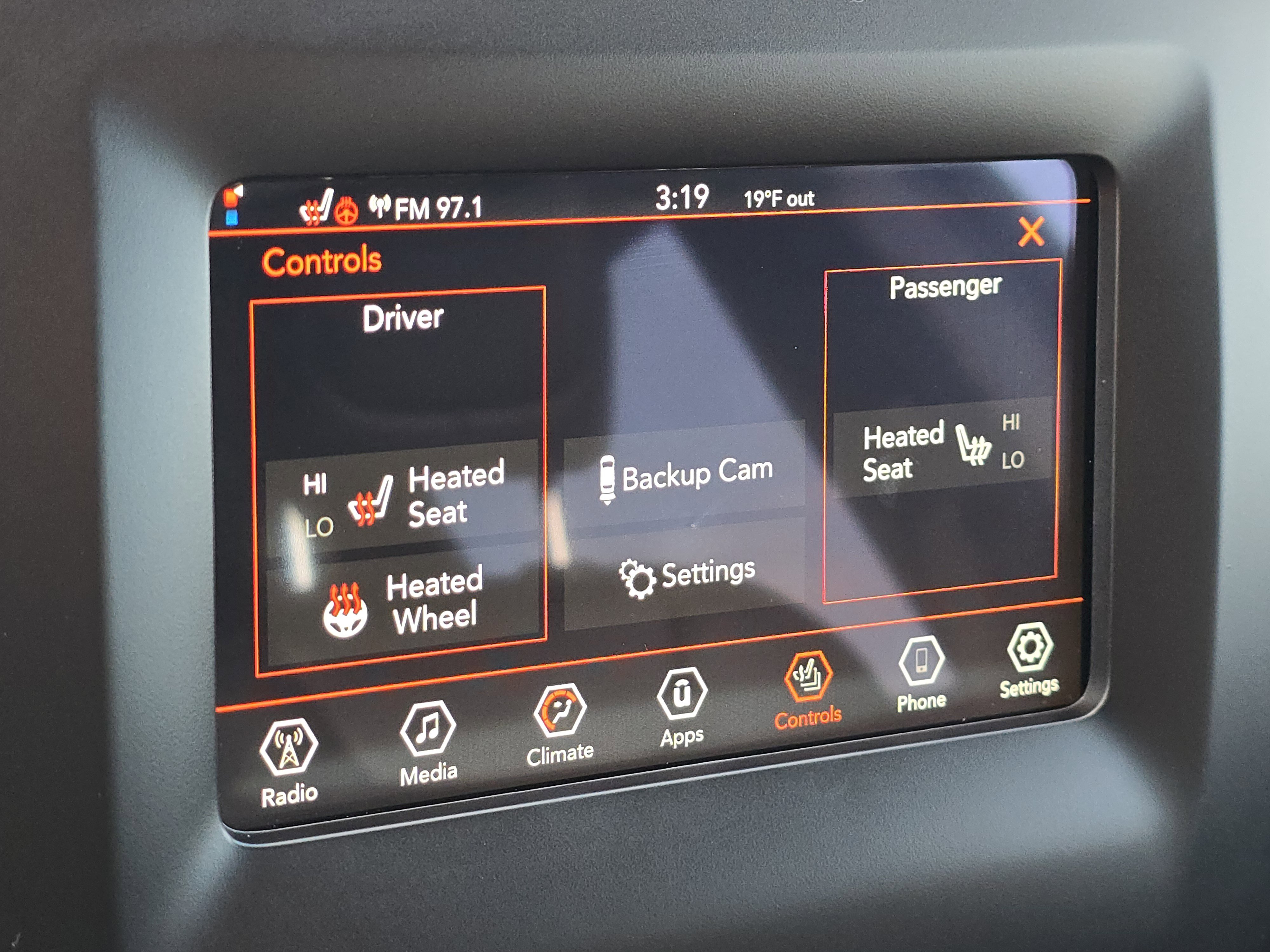 Used 2020 Jeep Cherokee Latitude Plus w/ Cold Weather Group image 11