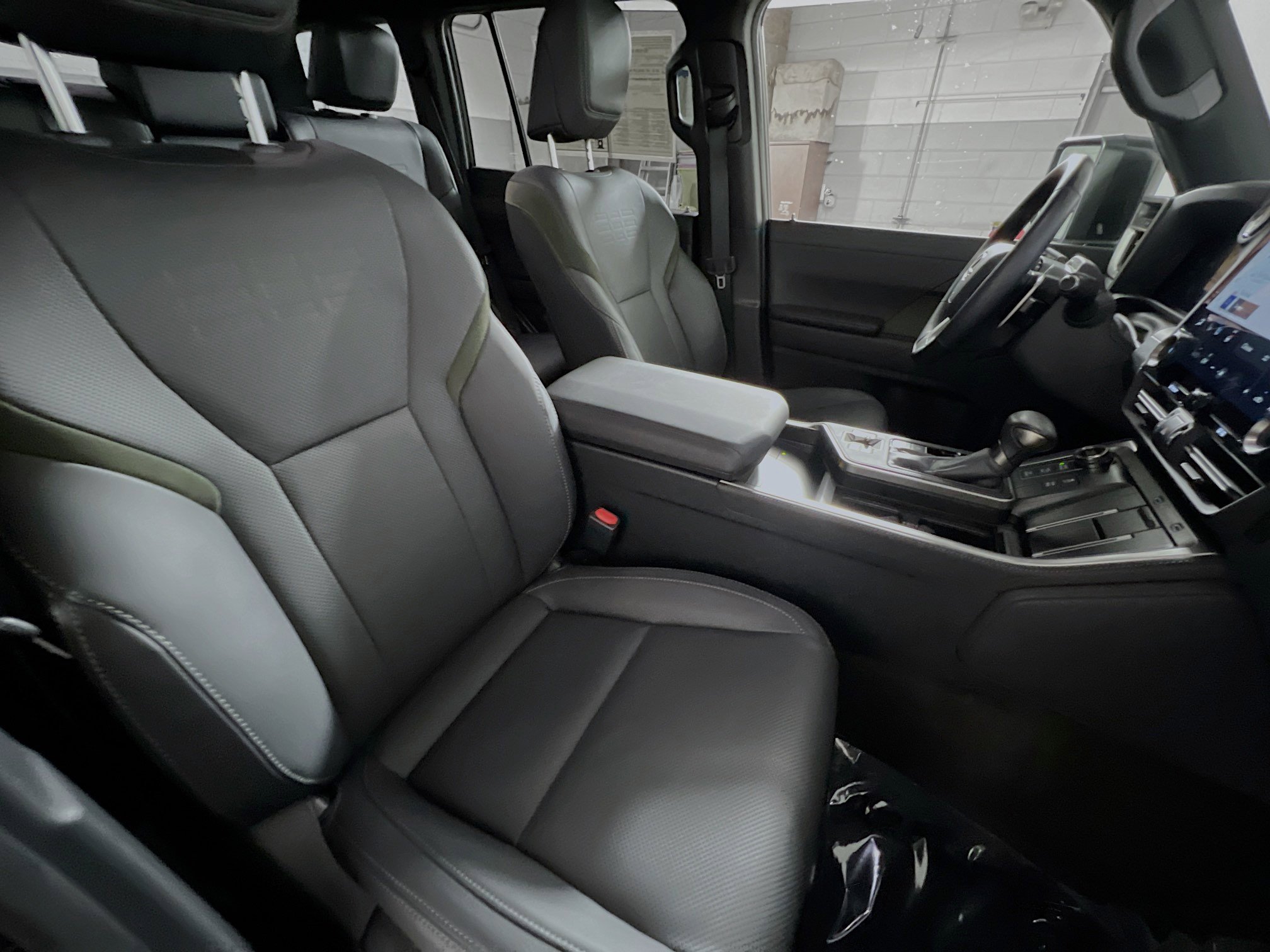 Used 2025 Lexus GX 550 image 31