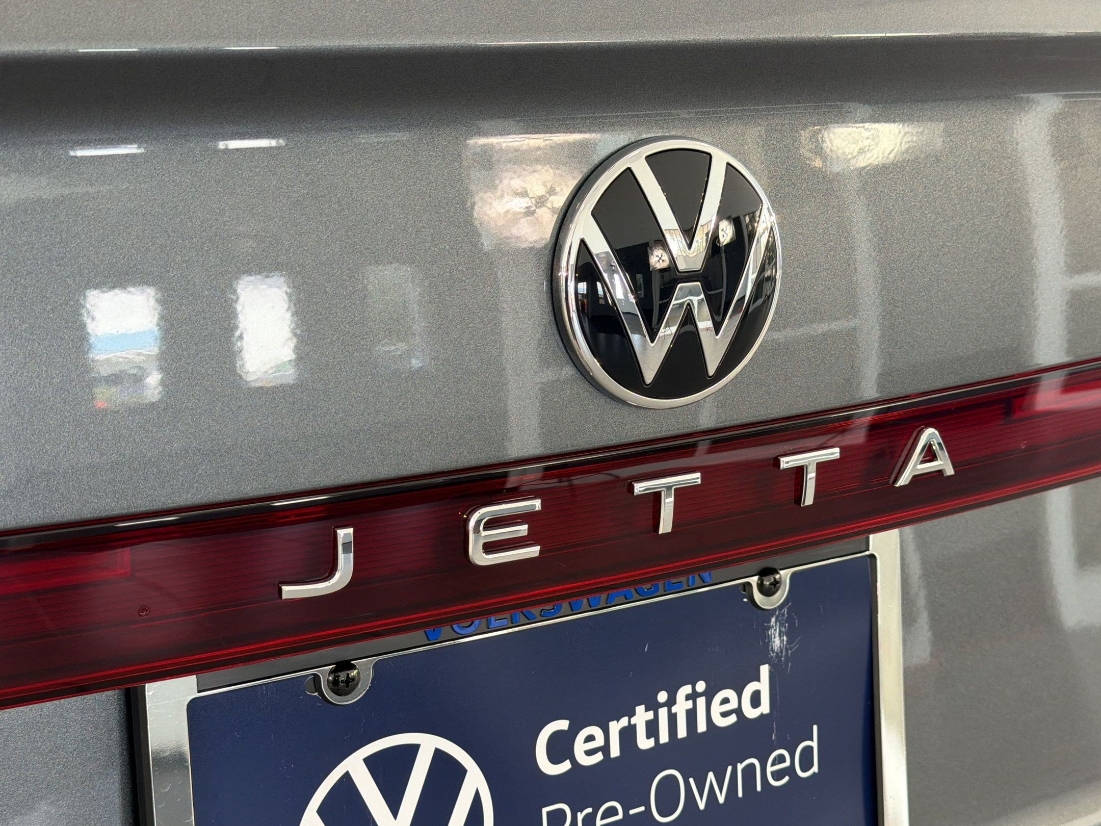 Used 2025 Volkswagen Jetta SE w/ Sunroof Package FWD image 32