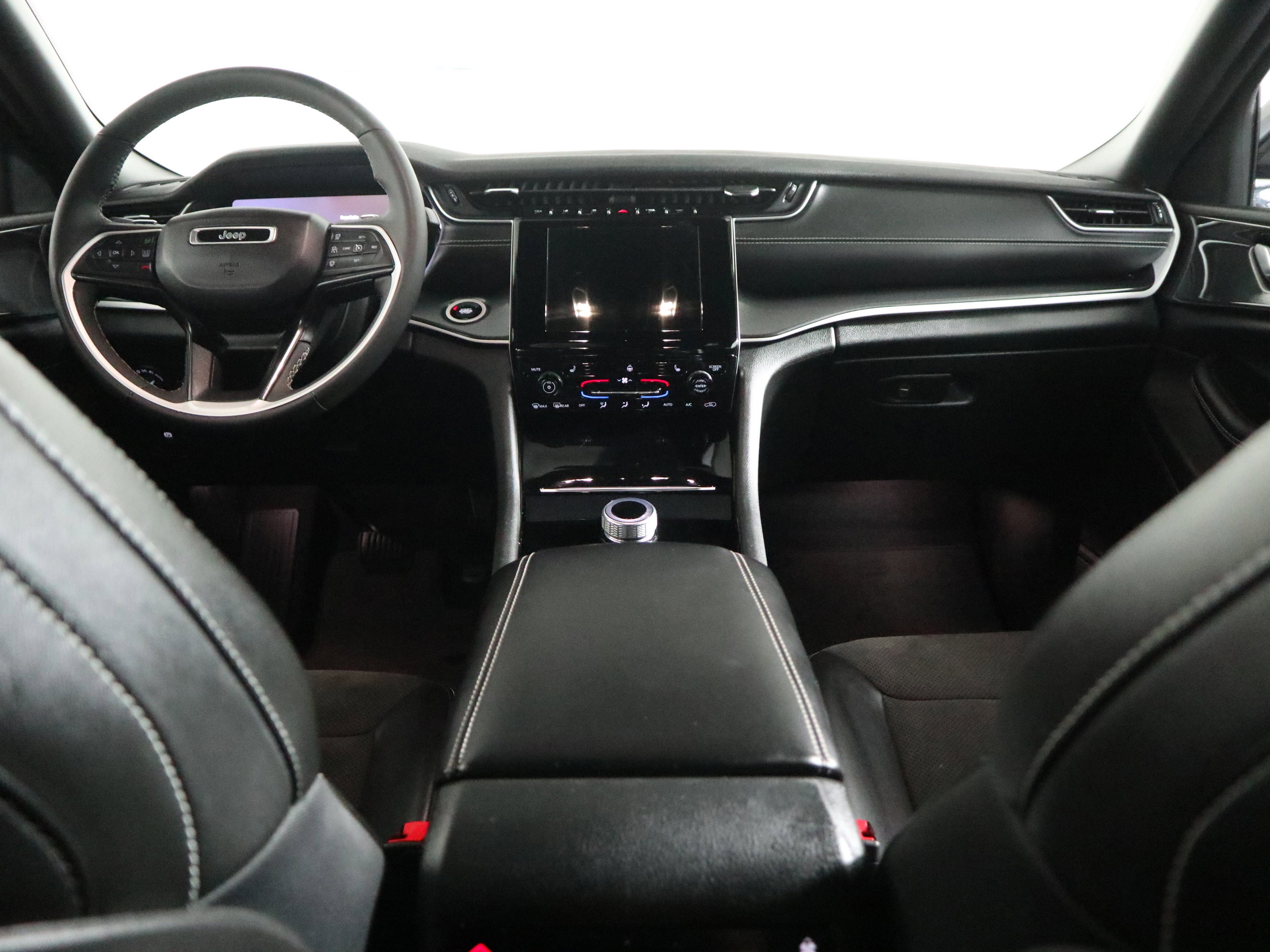 Used 2023 Jeep Grand Cherokee L Laredo AWD/4WD image 14