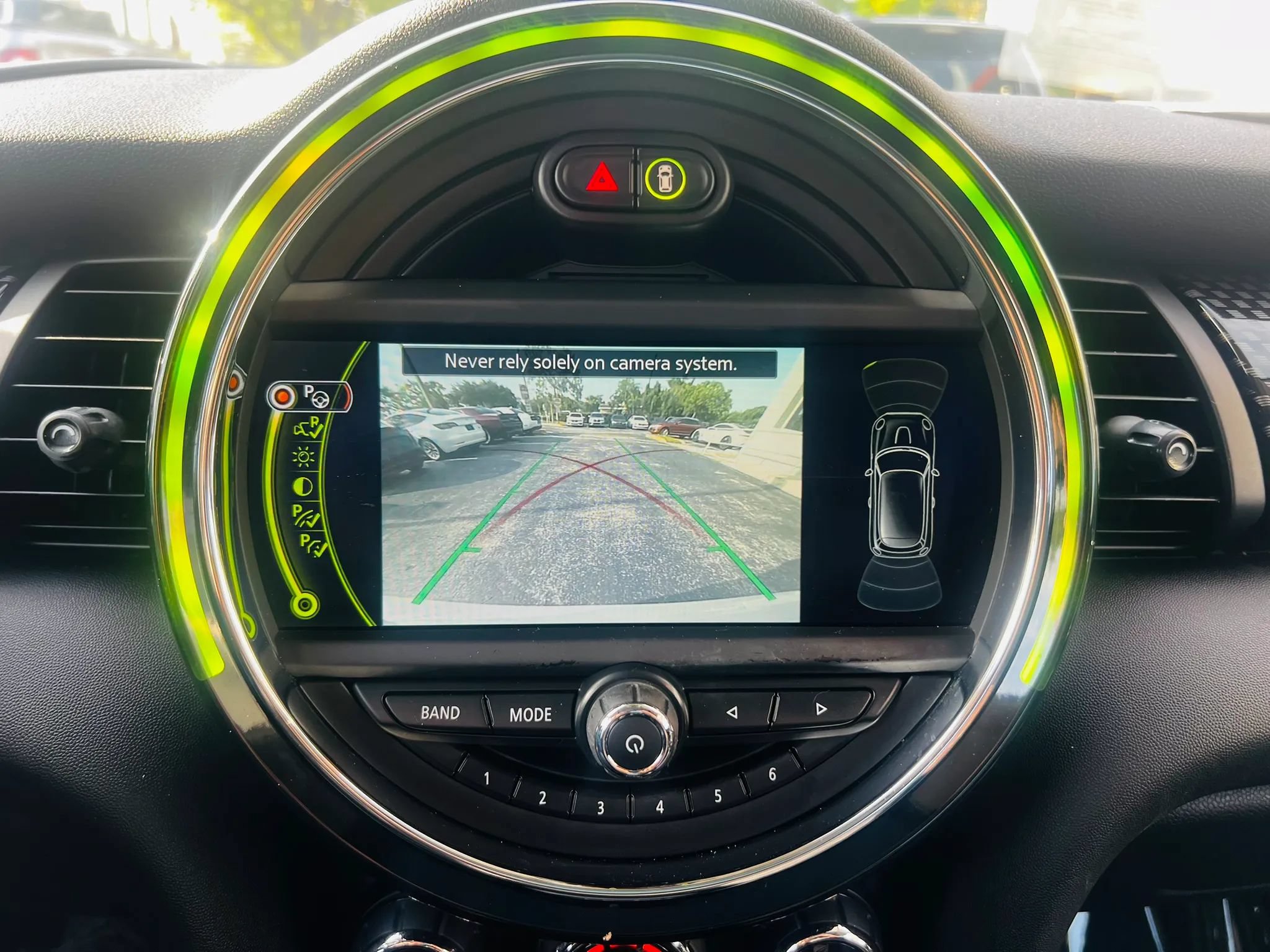 Used 2015 MINI Cooper S w/ Park Assistant Package FWD image 30