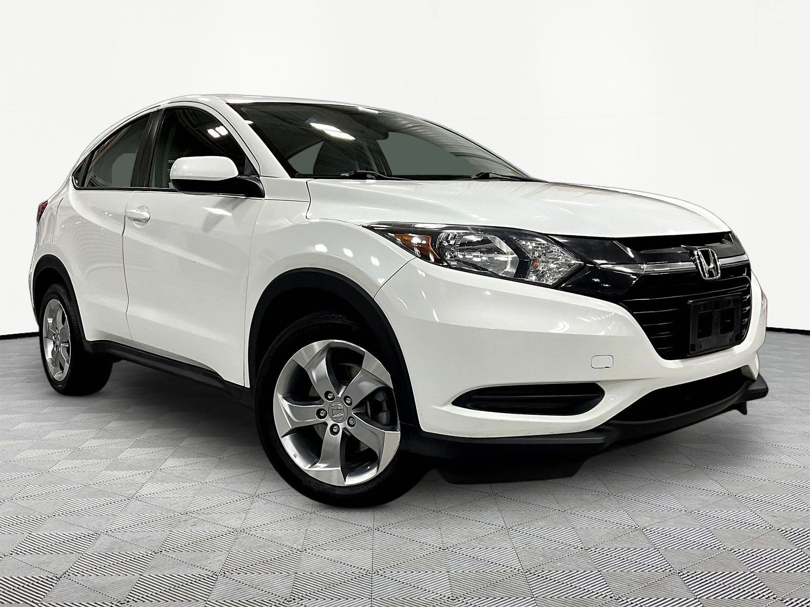 Used 2017 Honda HR-V LX image 3