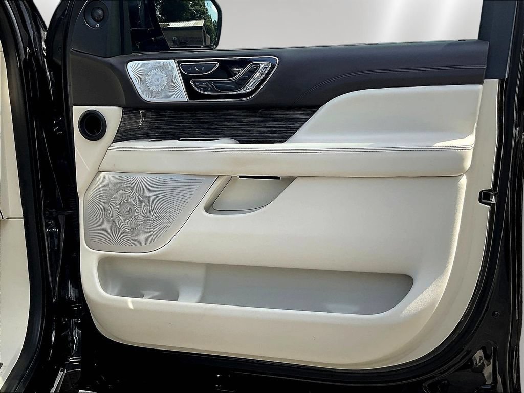 Used 2022 Lincoln Navigator Black Label AWD/4WD image 29