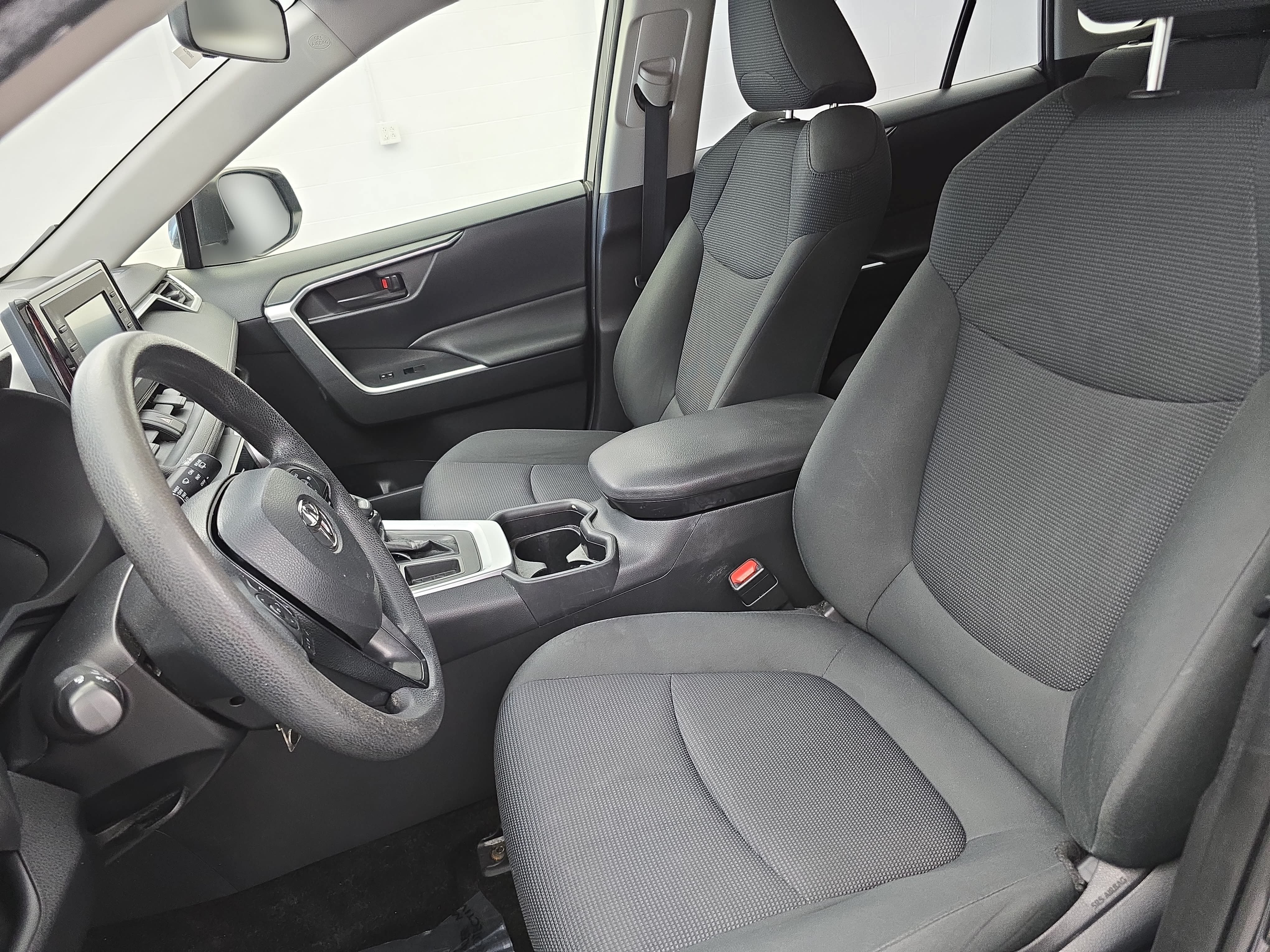 Used 2019 Toyota RAV4 LE FWD image 14
