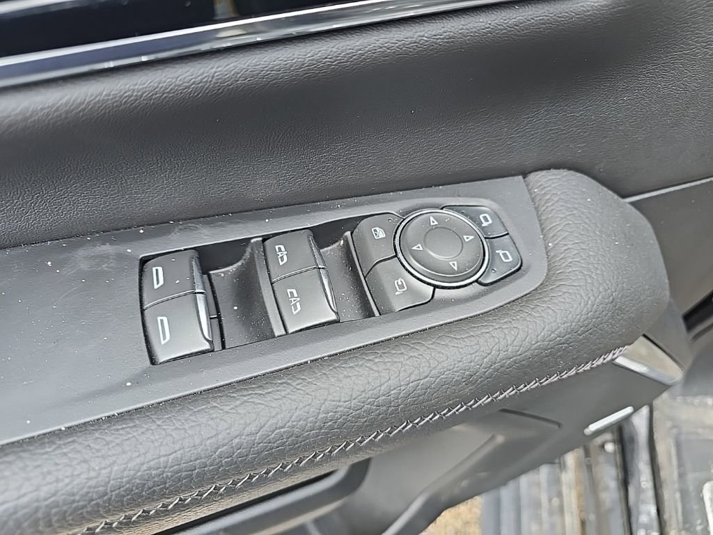 Used 2025 GMC Yukon XL Denali w/ Denali Reserve Package image 10