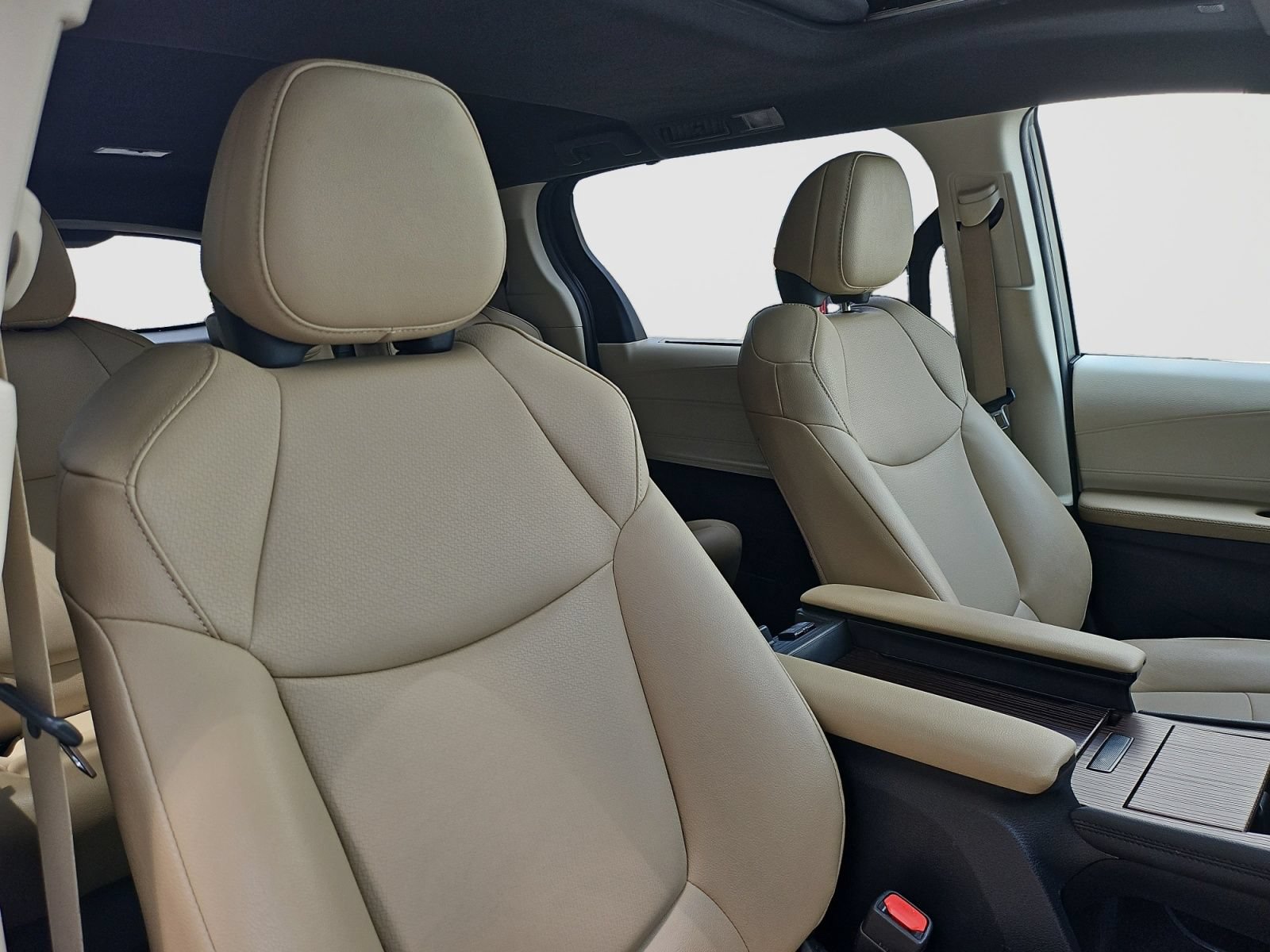 Used 2023 Toyota Sienna XLE FWD image 18