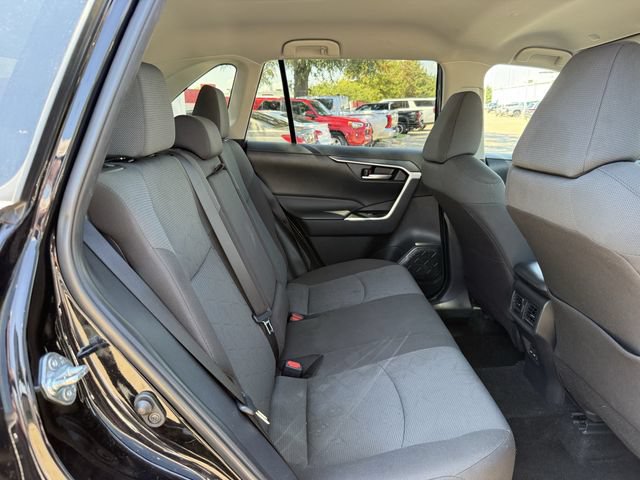 Used 2025 Toyota RAV4 XLE FWD image 31
