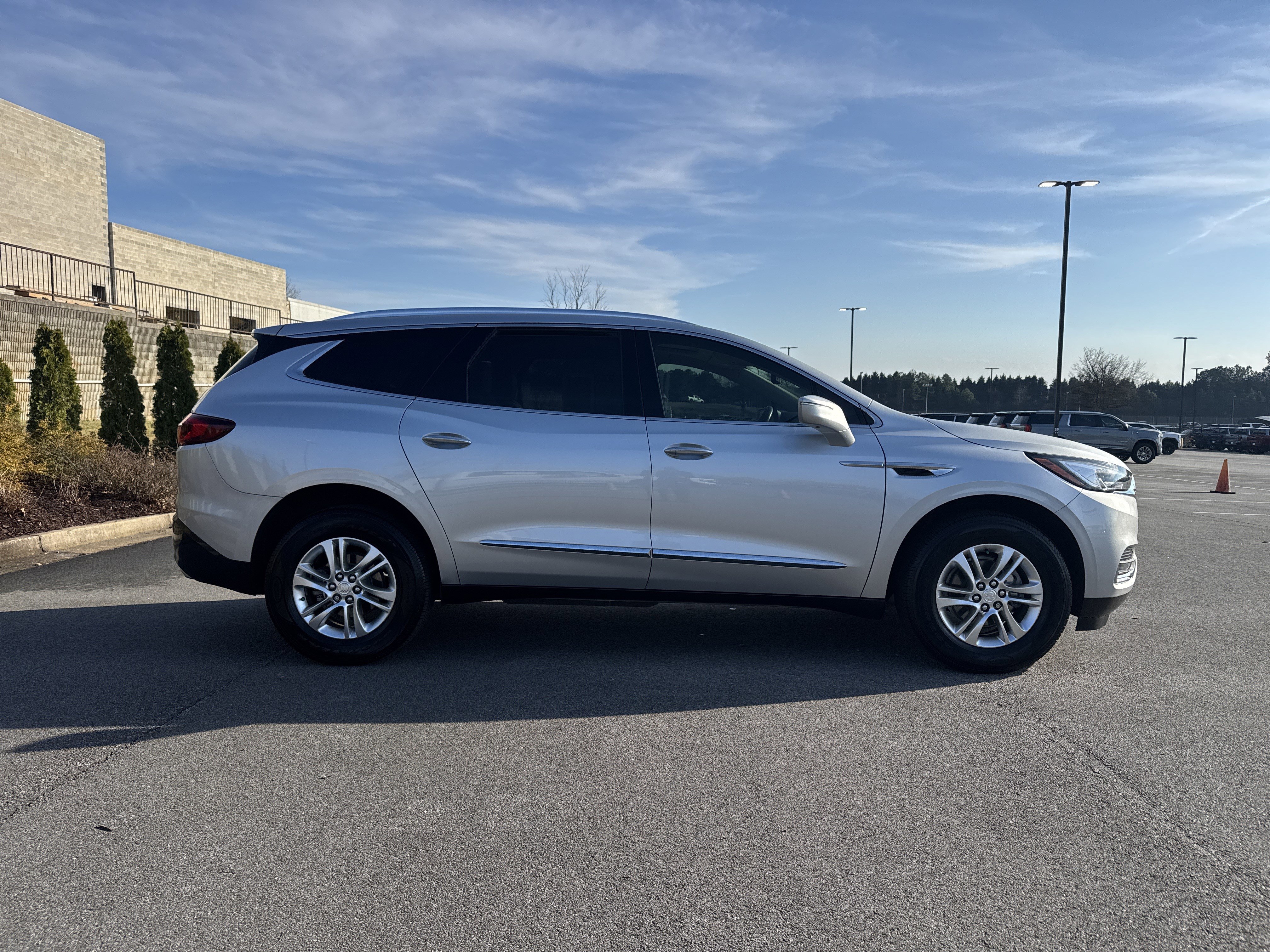 Used 2020 Buick Enclave Essence w/ Sound and Sites Package image 11