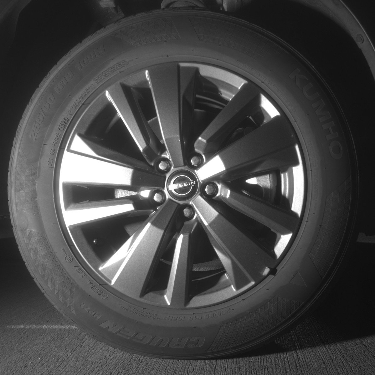 Used 2025 Nissan Pathfinder SV image 13