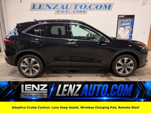 Used 2025 Ford Escape Platinum AWD/4WD image 1