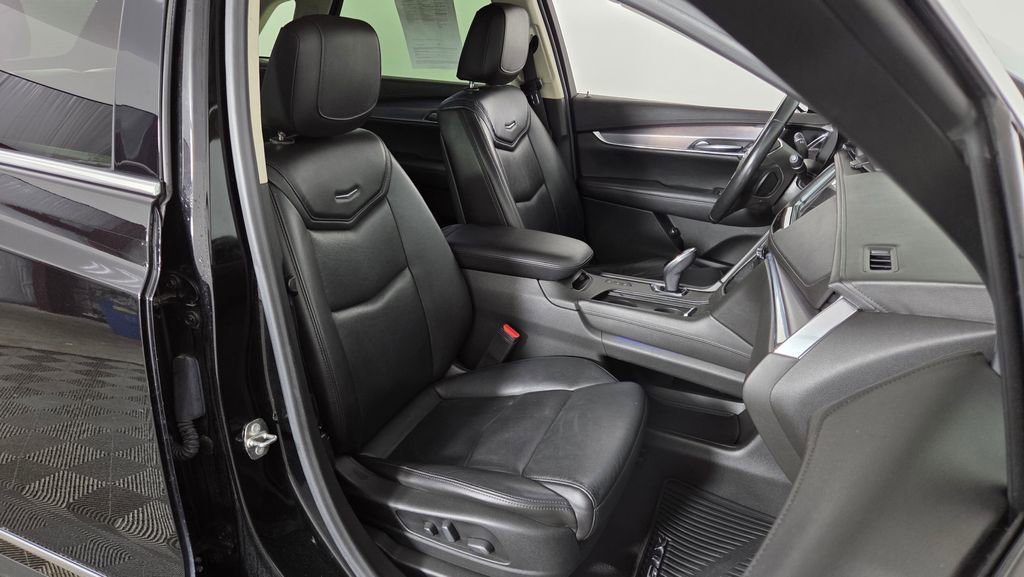 Used 2018 Cadillac XT5 Luxury w/ Driver Awareness Package image 36