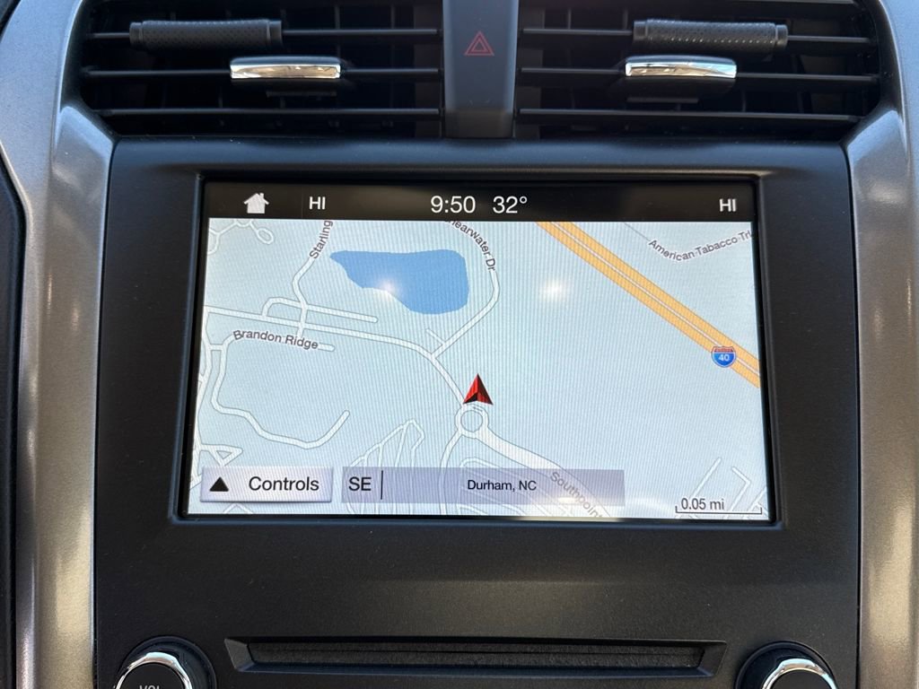 Used 2017 Ford Fusion SE w/ Fusion SE Technology Package image 19