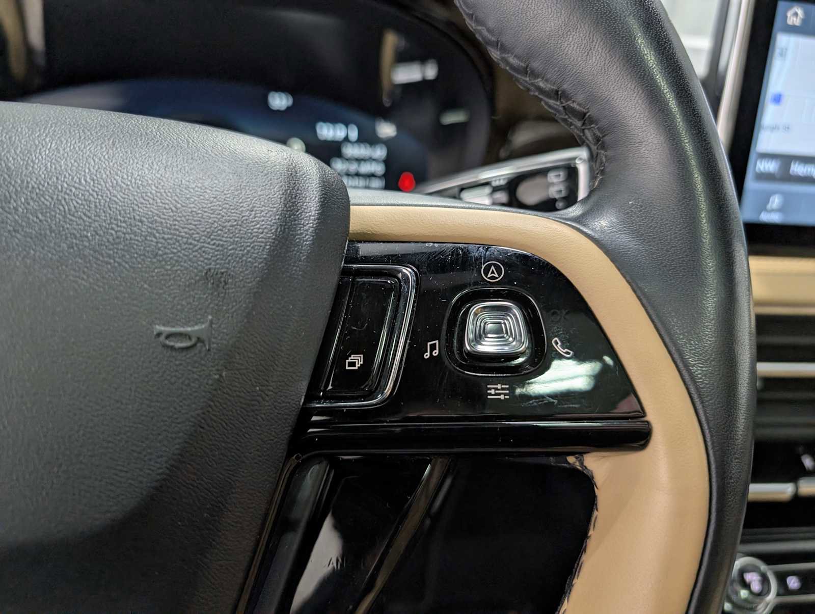 Certified 2022 Lincoln Corsair Reserve image 36