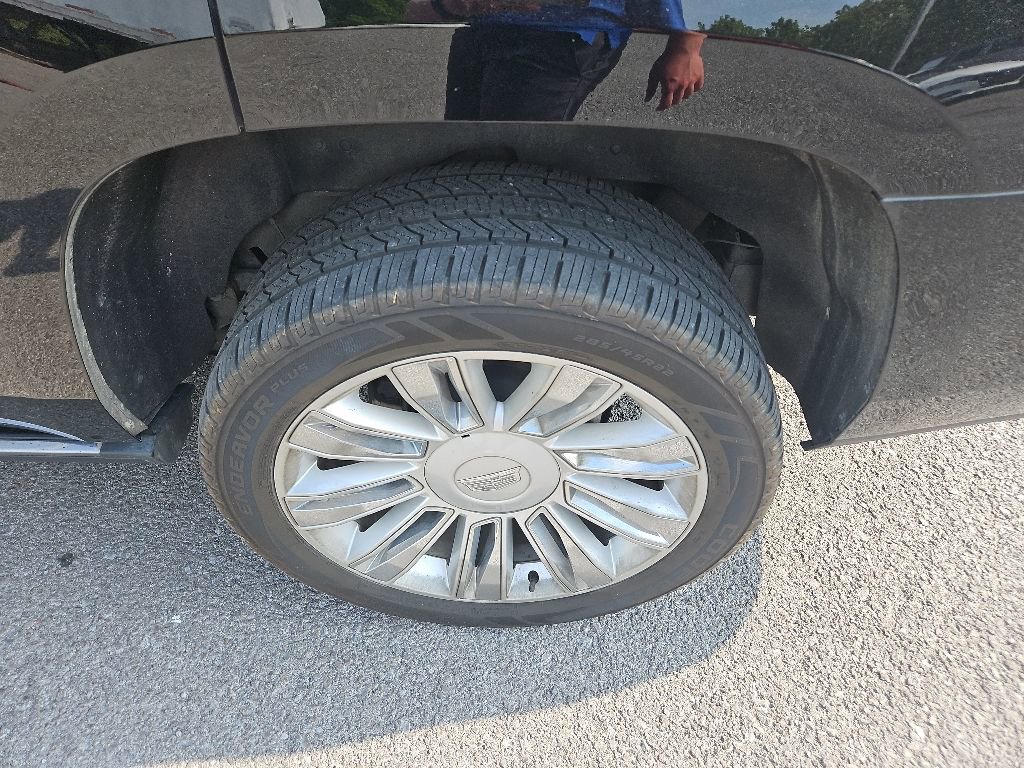 Used 2017 Cadillac Escalade Platinum AWD/4WD image 12