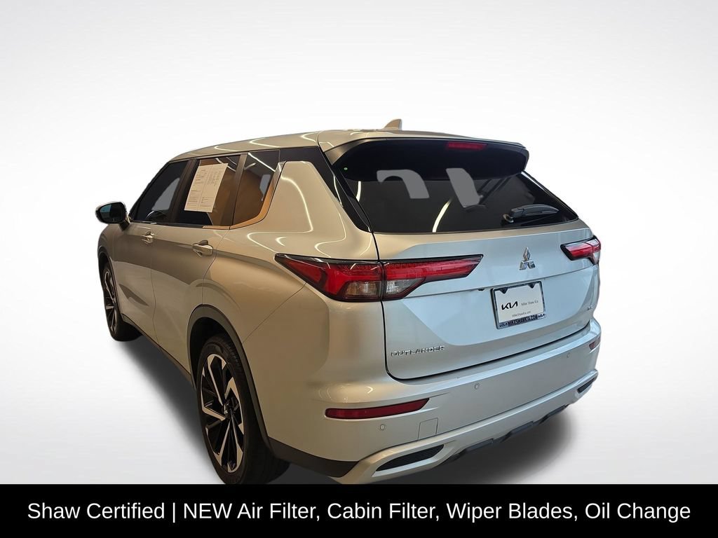 Used 2024 Mitsubishi Outlander SE Black Edition FWD image 4
