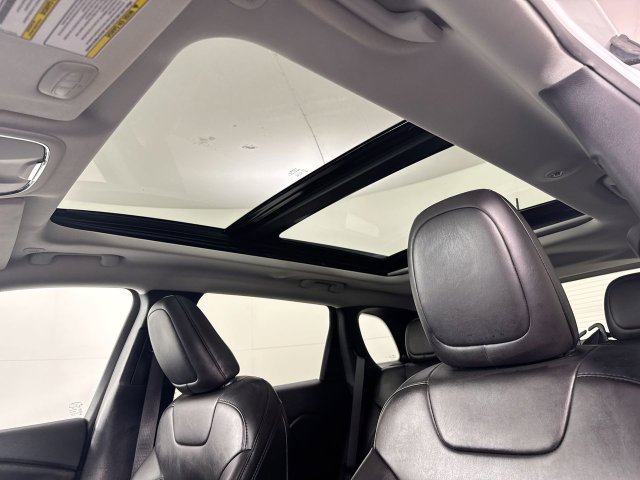 Used 2020 Jeep Cherokee Latitude Plus AWD/4WD image 19