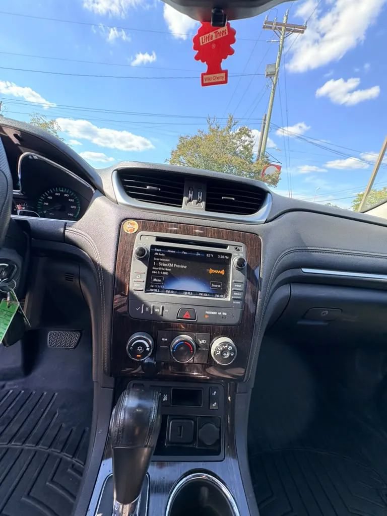 Used 2015 Chevrolet Traverse LT w/ Style and Technology Package FWD image 12