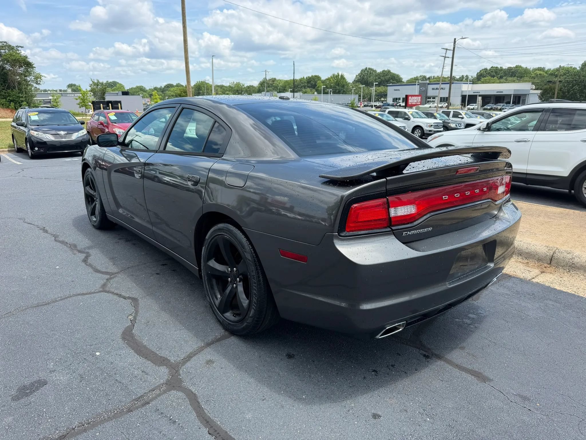 Used 2014 Dodge Charger SXT w/ Blacktop Package RWD image 5