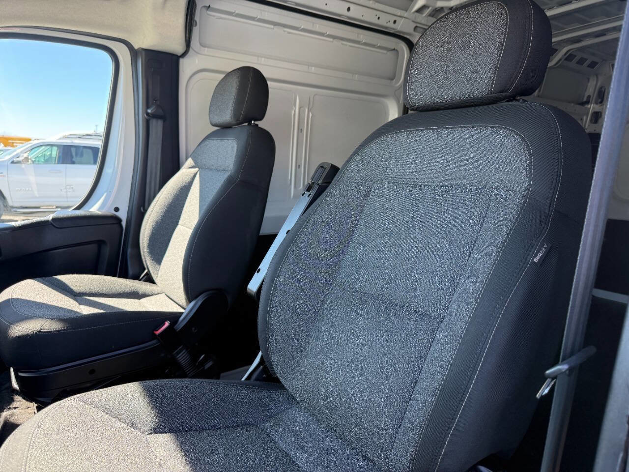 Used 2024 RAM ProMaster 2500 w/ Convenience Group FWD image 16