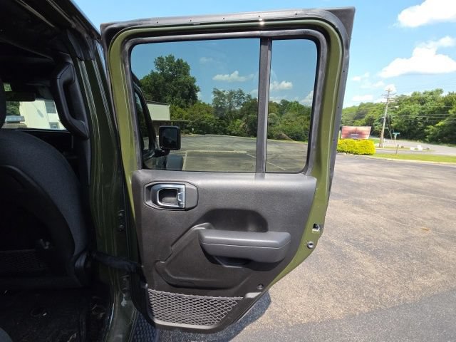 Used 2024 Jeep Wrangler Unlimited Rubicon w/ Technology Group AWD/4WD image 27