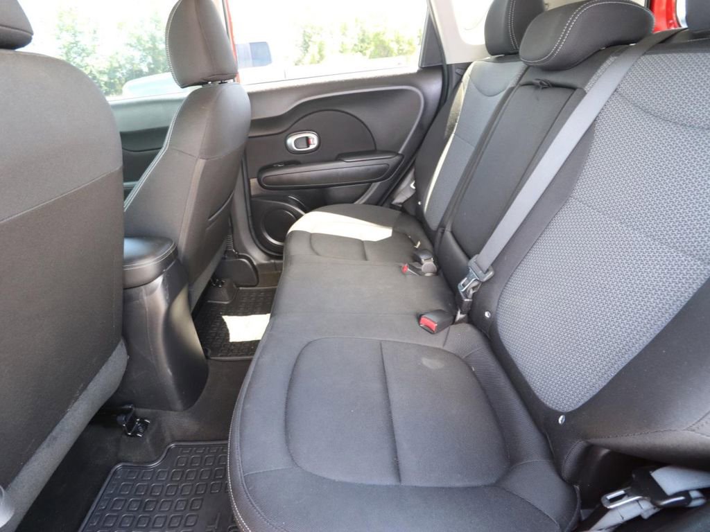 Used 2017 Kia Soul + image 9