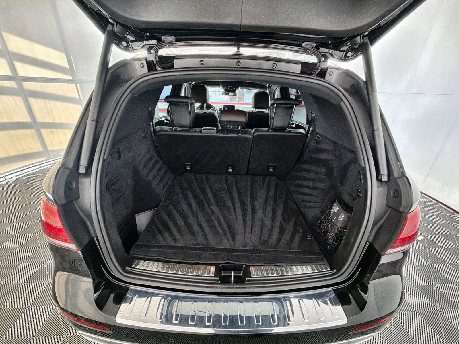 Used 2018 Mercedes-Benz GLE 350 4MATIC image 26