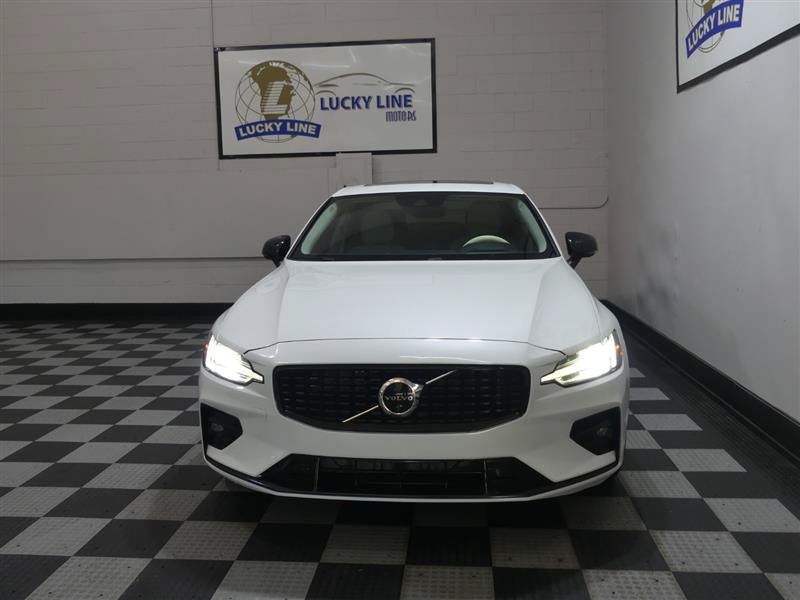 Used 2022 Volvo S60 B5 Inscription FWD image 2