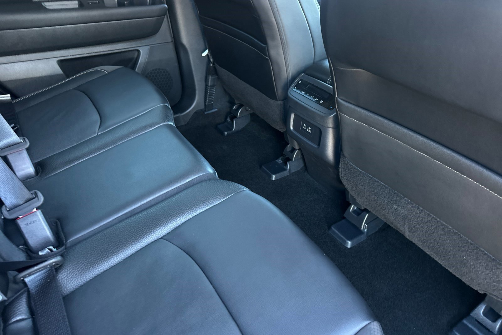 Used 2024 Nissan Pathfinder SL image 29