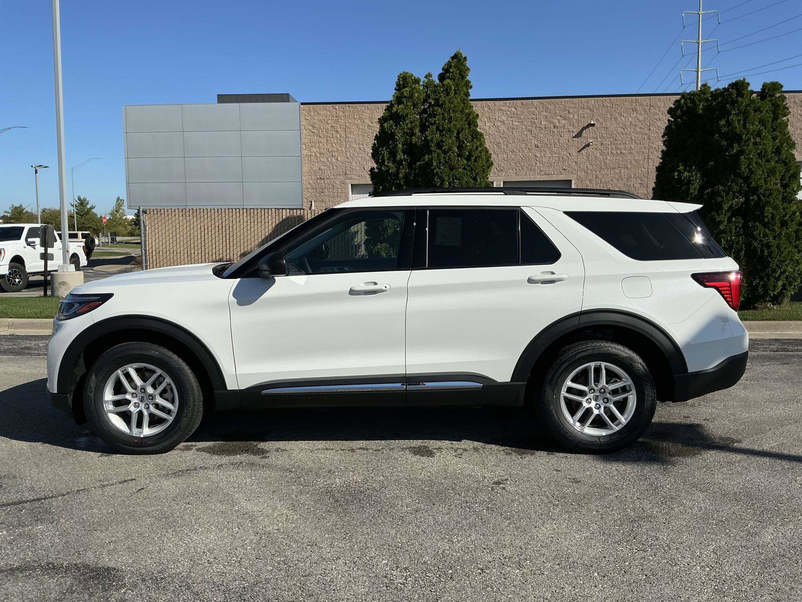 New 2025 Ford Explorer Active image 2