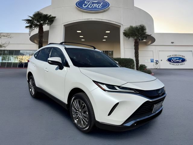 Used 2024 Toyota Venza XLE AWD/4WD image 4