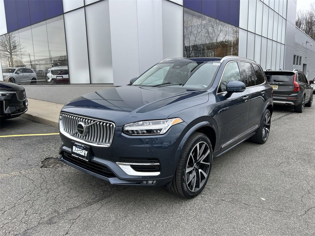 Used 2023 Volvo XC90 B6 Plus w/ Protection Package Premier image 4