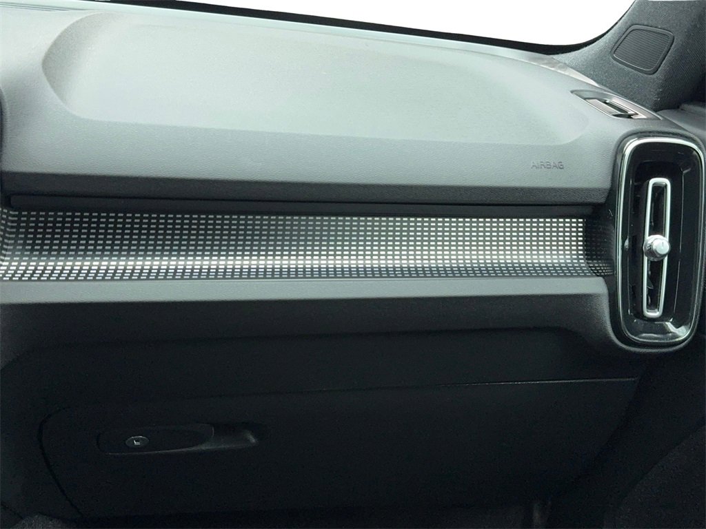 Used 2019 Volvo XC40 T5 R-Design image 20