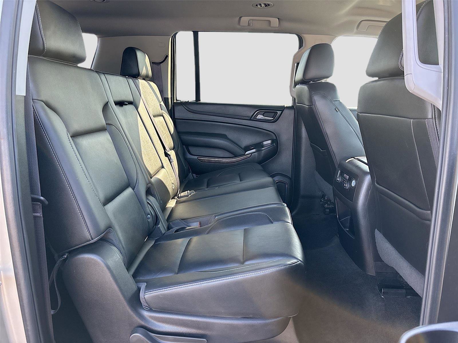 Used 2017 Chevrolet Suburban LT image 28