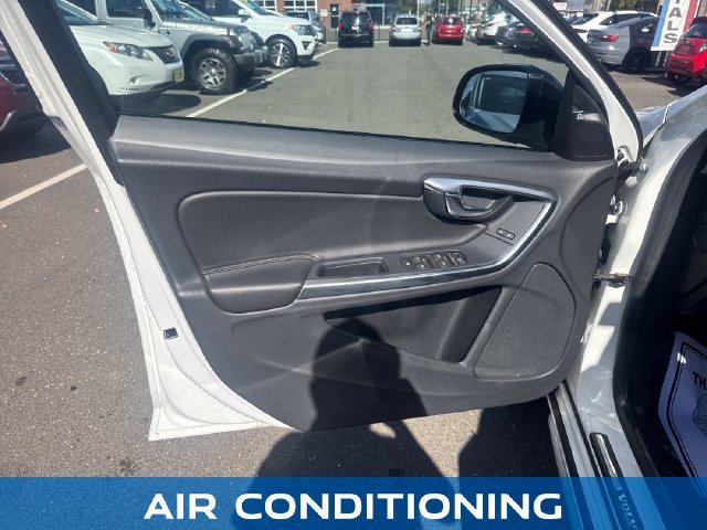Used 2018 Volvo V60 T5 Cross Country w/ Convenience Package AWD/4WD image 11