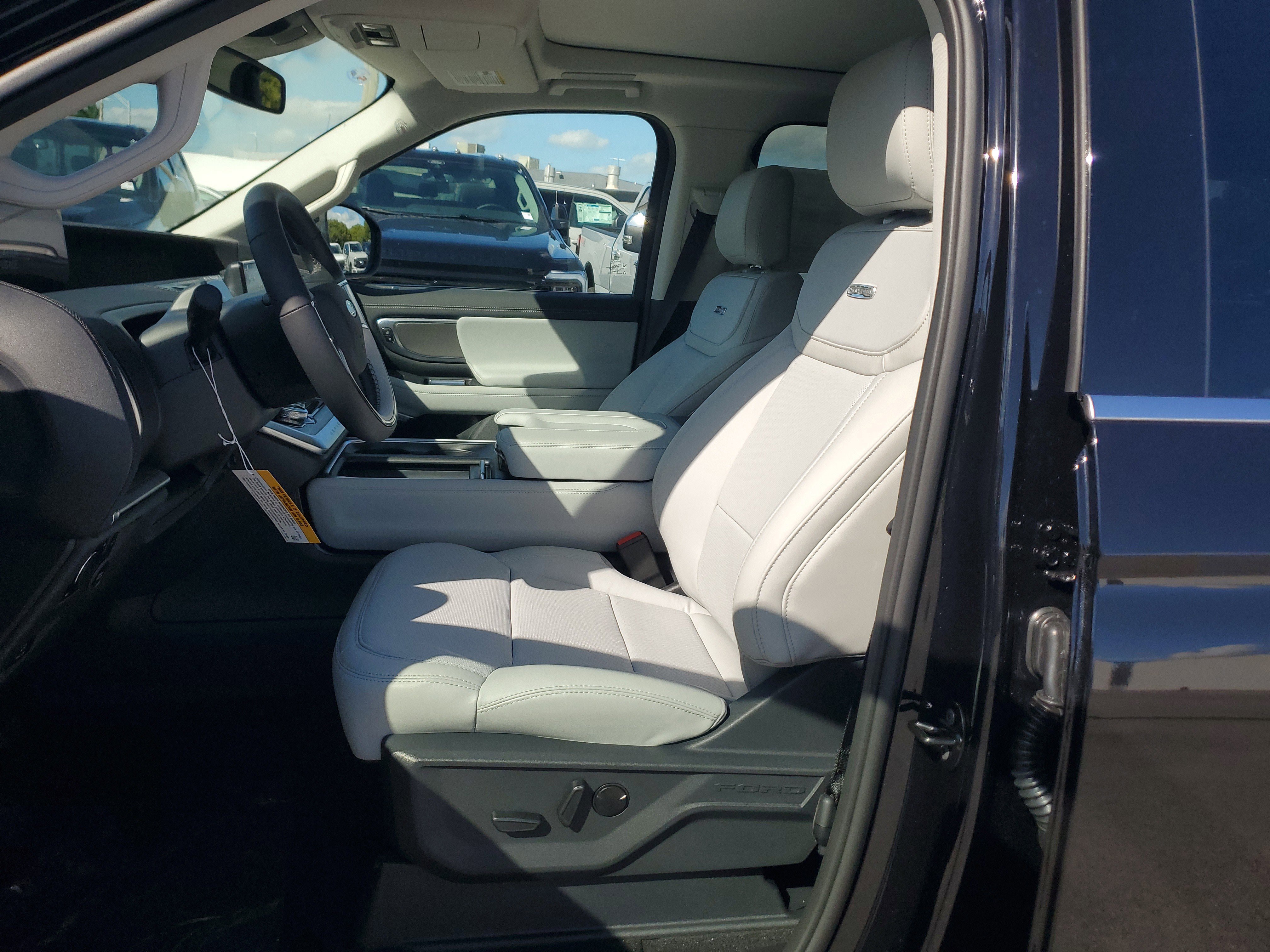 New 2025 Ford Expedition Max Platinum w/ Driver's Package image 10