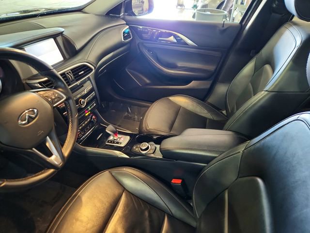 Used 2018 INFINITI QX30 Premium w/ Cargo Package image 7